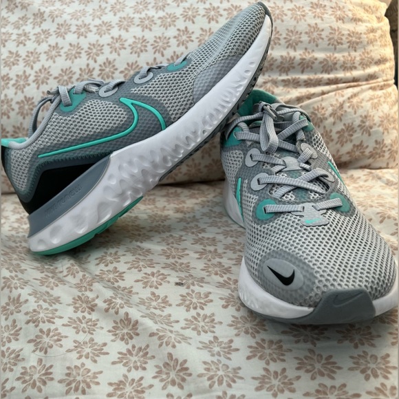 Nike Renew Run CK6360-007 Grey Turquoise White
Women's Running Shoes - Picture 4 of 9